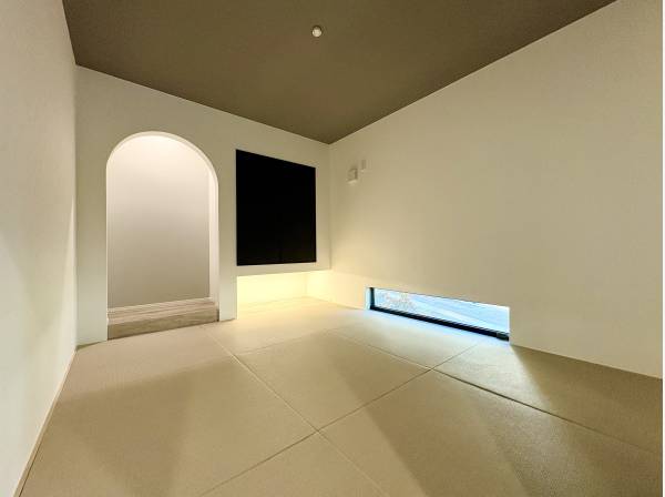 リビング横には約6帖の和室が備わり、鎌倉の環境に調和します