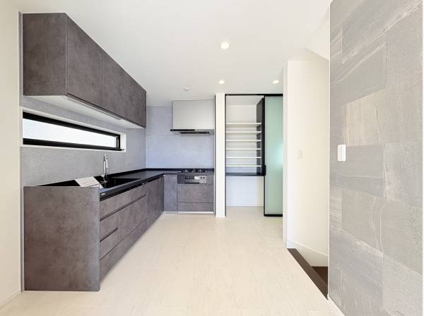 キッチンスペースはⅬ字の使い勝手の良い設計