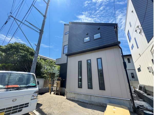 片流れ屋根のスタイリッシュな佇まい
