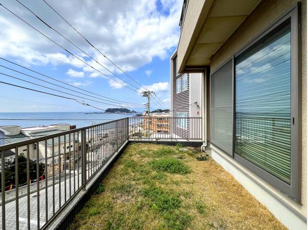 ガーデニングなどを愉しめるお庭にも湘南の彩りが寄り添います