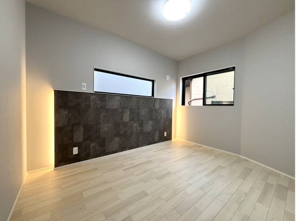 間接照明とアクセントでお洒落に仕上げた主寝室にはＷＩＣを用意