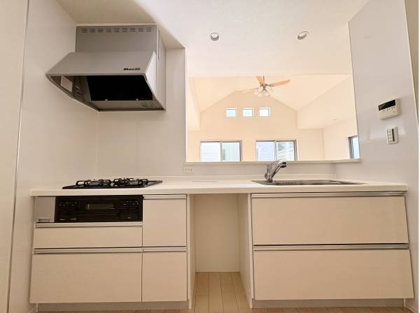 ガスコンロ、キッチン水栓も交換済みです