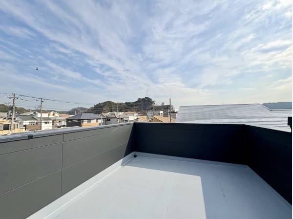屋上ルーフバルコニー。空の下で自分だけの時間を楽しめます。
