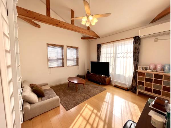 シーリングファンが回る、湘南らしいLDK