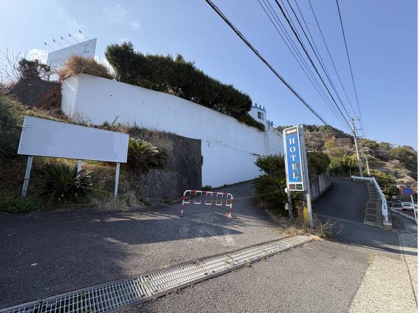 約５０９坪もの広大な敷地。国道沿いで車でのアプローチも良し