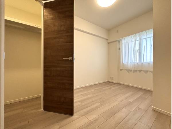 ベッドルームは全部で3部屋ございます