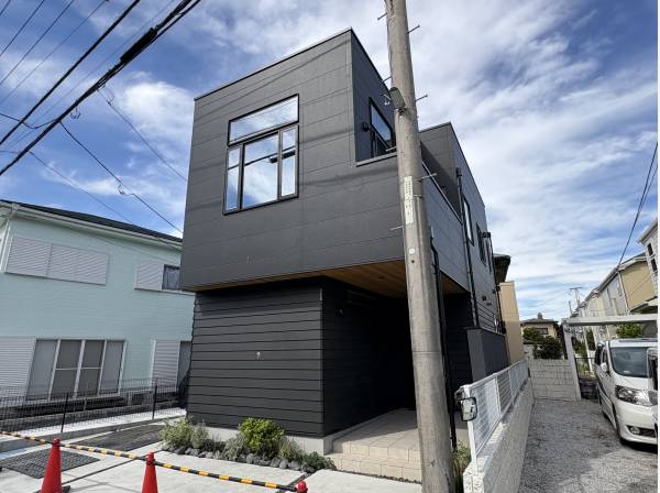 シックな黒い外眼