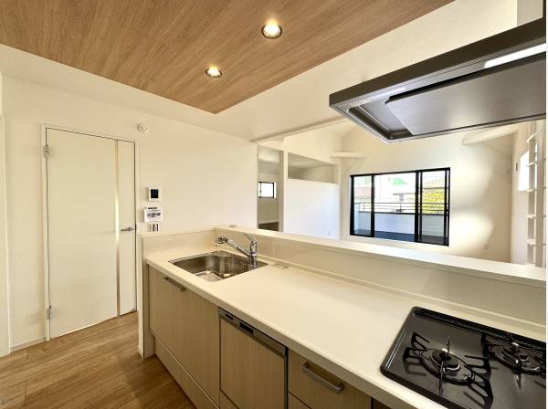 全体を見渡すキッチン