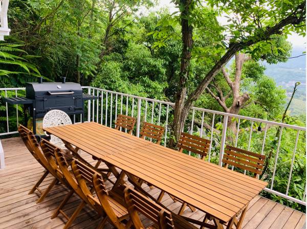 専用テラスで食事を楽しめます