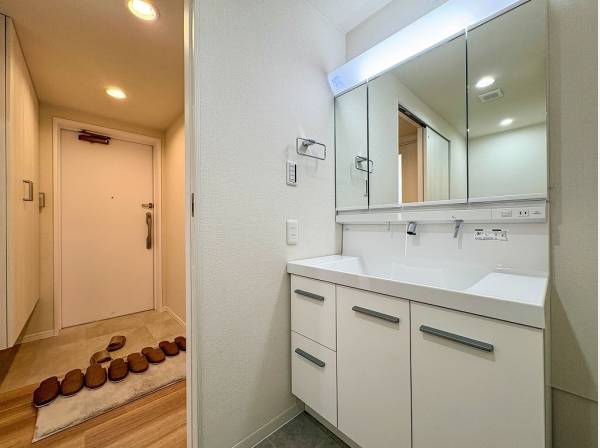 玄関から洗面室が近いので帰宅後の手洗いもスムーズ