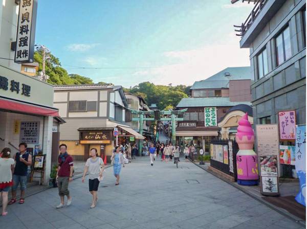 江ノ島まで車で約700ｍ・約9分