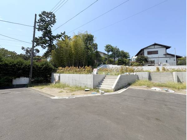 綺麗に開発造成された土地は道路も広々

