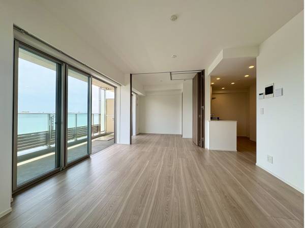 家具の配置もしやすいお部屋になっております。