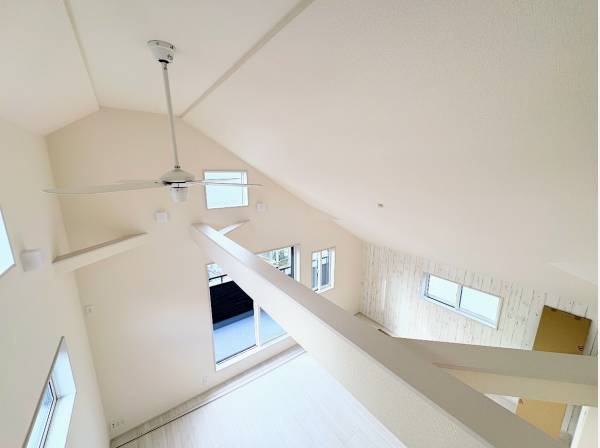 シーリングファンが回る湘南らしいお家