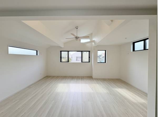 LDKは22帖。吹き抜けのある広々とした空間