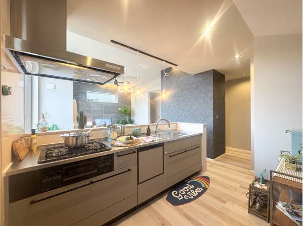 水周りの回遊動線が忙しい時間帯にゆとりを与えます