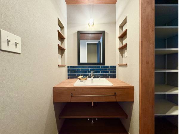 造作のパウダールーム