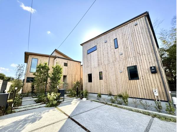 木張りの外観が美しいデザイン