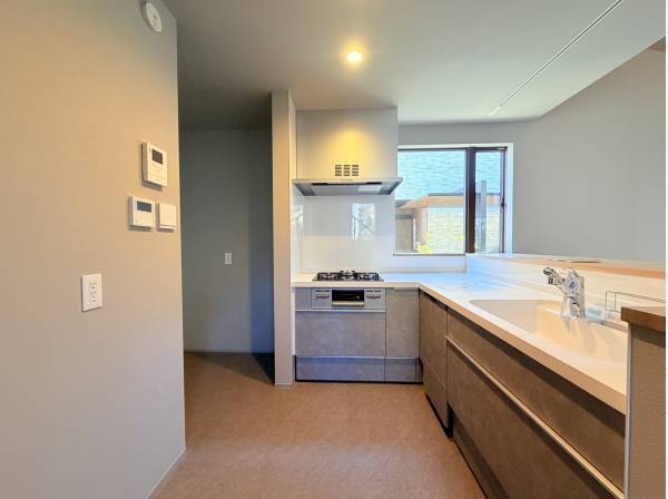 動線の優れた使い勝手の良いキッチンです♪