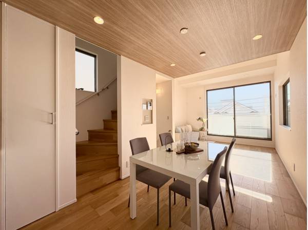 勾配天井で開放感のあるLDK