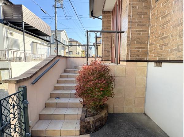 玄関までのアプローチ