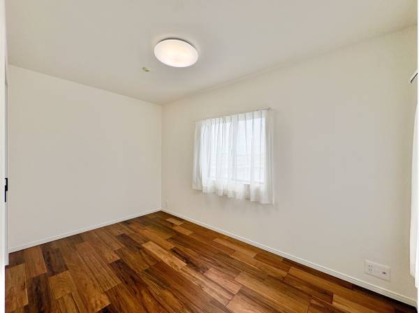 採光が１つのアクセントになり、プライベートな空間