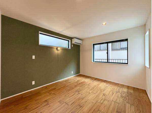 6帖以上の洋室が全3室ございます