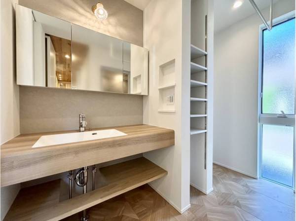 洗面スペースは広々