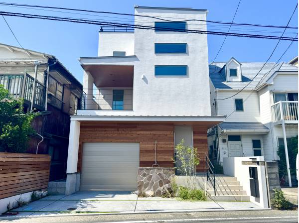 海はすぐそこ！本格ガレージハウス