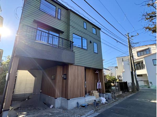 ビルトインガレージが愛車を守ります。