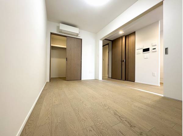 WICのある洋室は引き戸を開放してLDKとの一体感も愉しめます