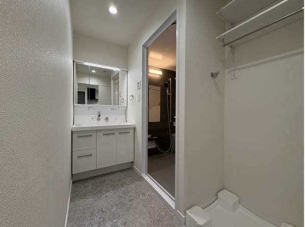 洗面室床タイルが綺麗でした