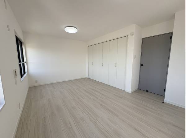 大容量クローゼットもあります