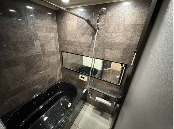 ブラックのバスタブです