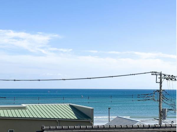 リビングから望海景色、波の様子もしっかりとチェックできます。