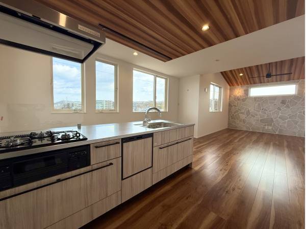 キッチンからも抜け感ある眺望を望む！