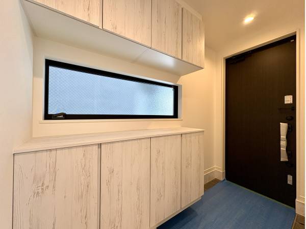 収納たっぷりの玄関