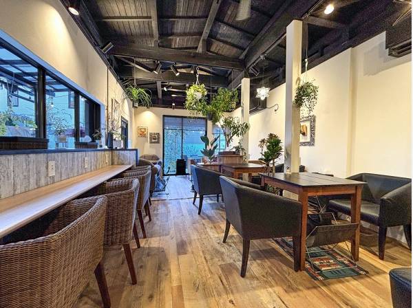 サラダ企画・BEER＆CAFE ASISまで徒歩5分（約350m）