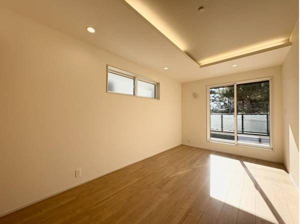 ダウンライトがお洒落な主寝室（約7.5帖）