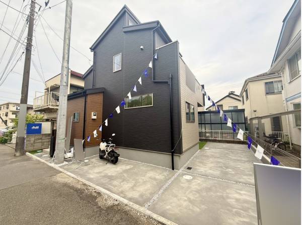 お車と自転車などもゆとりを持って駐車可能！