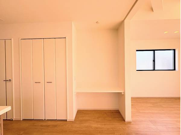 LDKの横にはカウンタースペースもございます