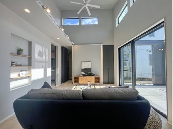 天井も高く開放的