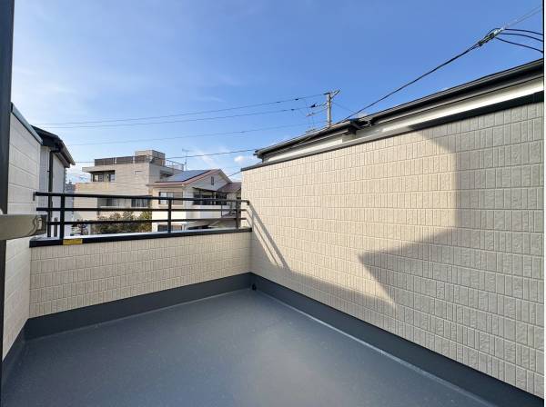 洗濯物を干すだけのスペースではもったいない多用途にご利用いただけます