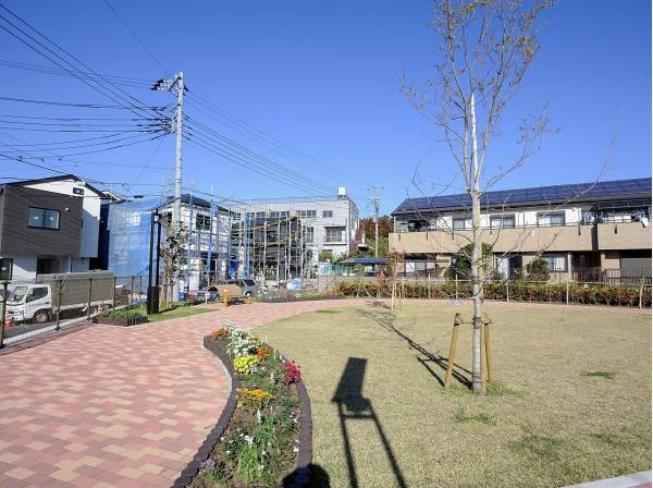 南山公園まで徒歩3分（約190m）