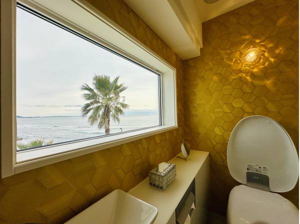 絵画のような眺望が素敵なトイレ