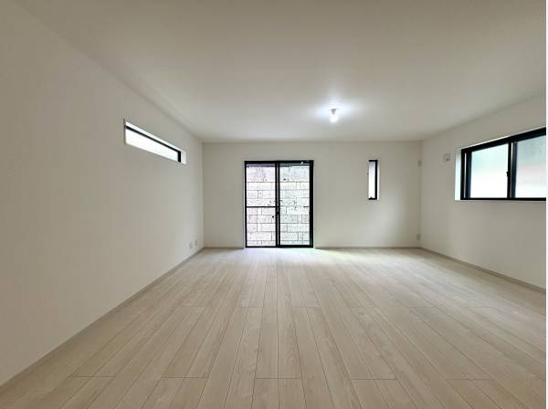 自然光に包まれるリビング