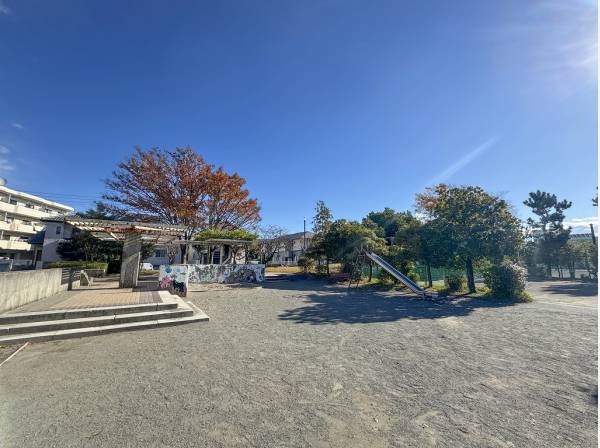 弥勒寺公園まで徒歩4分（約300m）