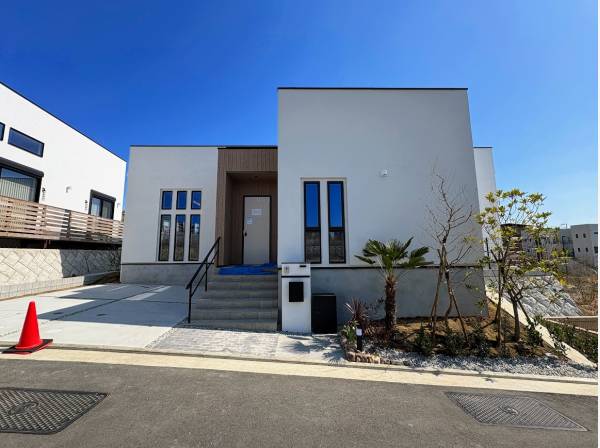 カースペース2台分の平屋