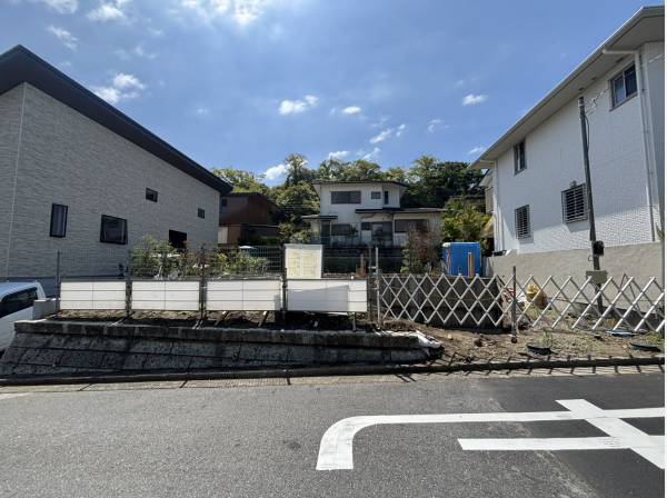 高台に位置しており、開放的です