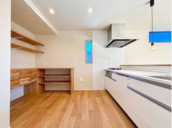 約5.5帖、ゆったりと作業ができるキッチンスペース